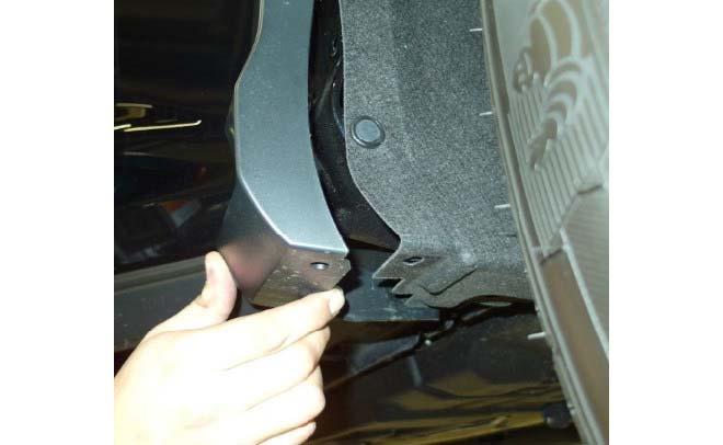 Retain the push-pin for reinstallation. Fig. 2-2 3 (d) Remove push-pin 3 securing the front fender flare (Fig. 2-2).