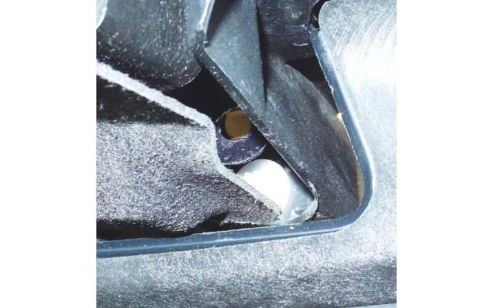 Fender flare Structure (b) Push the running board forward and install the rear of the running board to the vehicle.