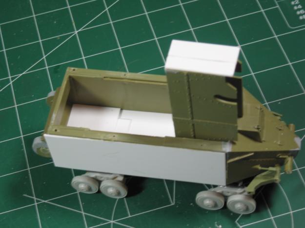 connection of some pretty bad road wheels from a Dragon E-10 (paper panzer) and some extra tracks from a Hetzer, which, amazingly, fit perfectly.