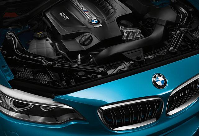 [ 12 ] The M TwinPower Turbo inline 6-cylinder petrol engine with