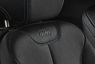[ 02 ] The M leather steering wheel in Double-spoke style with the M emblem features