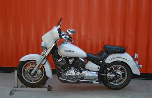 Use one on each side along with one on the top and one on the bottom. Fairing Instructions for Yamaha V-Star 1100 The Yamaha V-Star 1100 is a bolt-on style fairing.