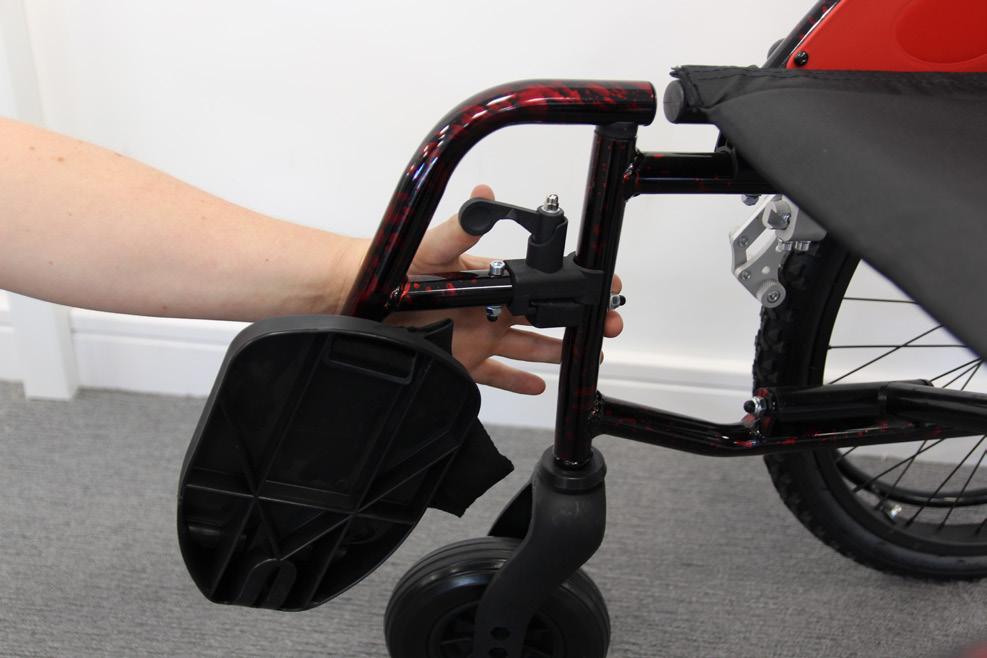 7. COMPONENTS / ADJUSTMENTS Leg Rests The leg rests of the I-Go Outlander are both foldable and removable.