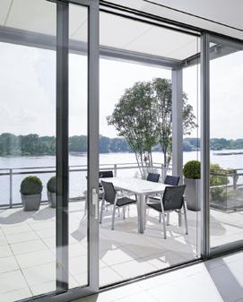 The scope of installation ideas is considerably greater thanks to sliding doors from Schüco. It is possible to combine up to six glazed frames depending on requirements.