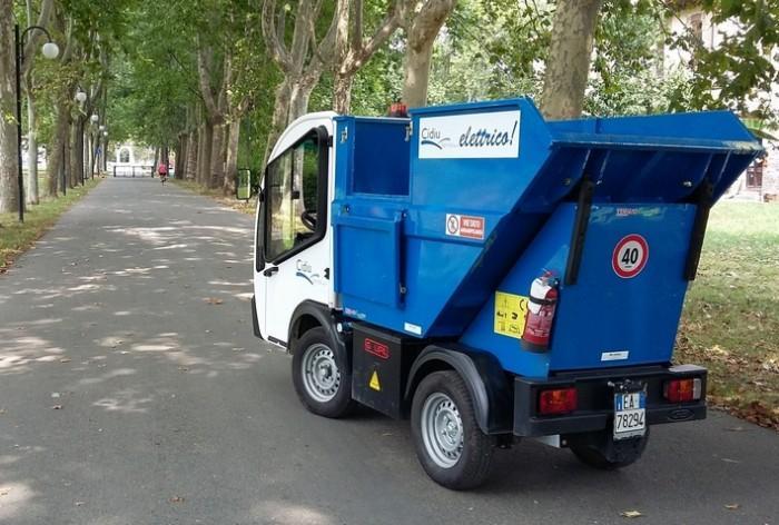 SPP TENDER MODEL Electric vehicles Purchase of 8 small EV waste collection vehicles, with tipping tank Purchasing body: Contract: CIDIU SERVIZI S.p.A.