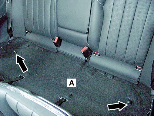 A. MODELS 203.740/764 REPLACEMENT OF FRONT AND REAR SEAT BELT BUCKLES 3 1. Replacement of front seat belt buckles (refer to: WIS AR91.40-P-1515P).