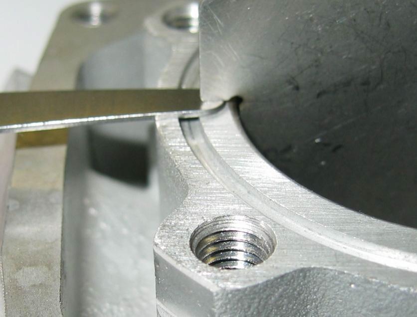 The sealing flange for the exhaust socket may show signs of machining from the manufacturer. All ports have chamfered edges. Any additional machining is not permitted.