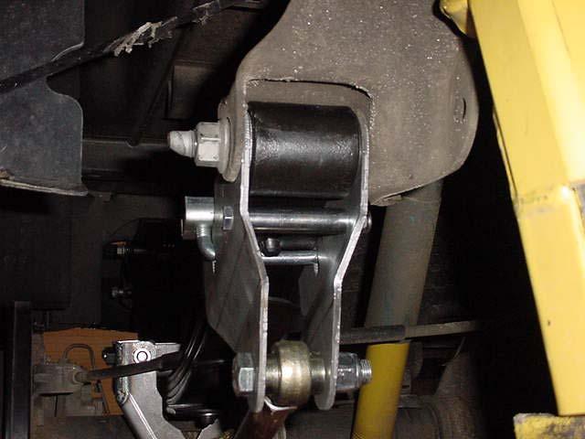 Tighten the U-bolt until the U-bolt and Spring Clamp make contact with the leaf spring.