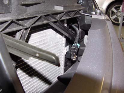 1) Holding the mirror assembly by the bracket tube and mirror head, slide the mirror bracket over the windshield button.