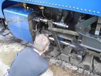 Derrick busy removing the piston gland to repair the leak.