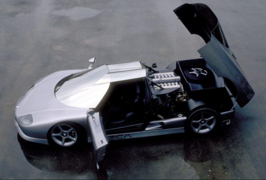 Frame and body in carbon fibre throughout, with light alloy components as on racing cars, kept the overall weight off the Nazca M12 to around 1100 kg. The Cd was 0.26.
