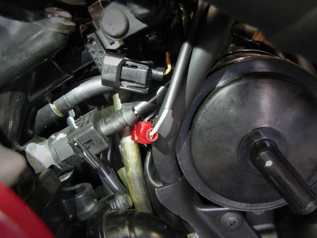 5>CONNECT (CONT.) 5.4 1. Locate the factory neutral singlepin connector which can be found on the left side of the motor, near the factory shift shaft and below the front sprocket cover. 2.