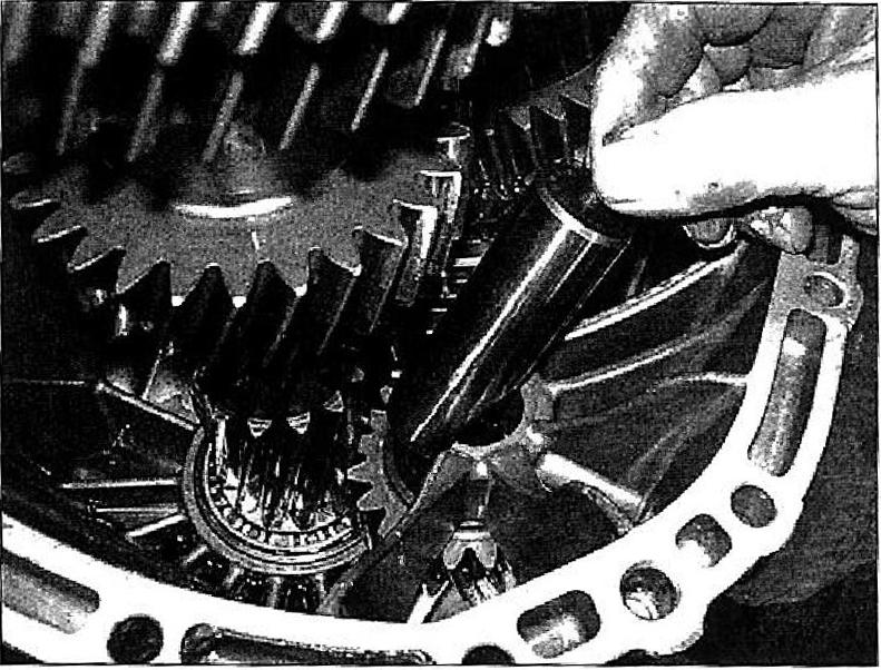 Then, push the gear out of the way and separate the cluster and mainshaft (photo 71-27).