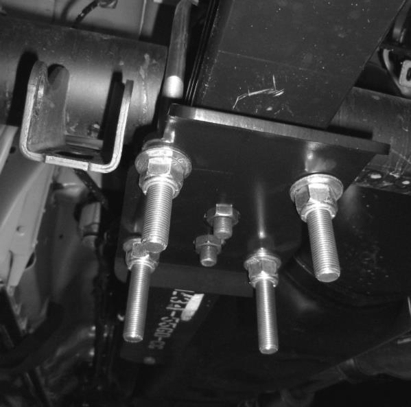 (Photo 9) 3g) Install the U-bolts and U-bolt plates onto the axle loosely threading the hardware in place.
