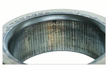 groove ball bearing Fretting occurs on the bore surface Vibration Photo 11-2 Inner ring of an angular contact