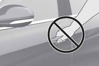 IMPORTANT NOTES To avoid leaving the electronic key inside the car accidentally, the Passive Entry function features an automatic door unlocking function.
