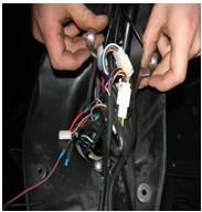 1) Six pin cnnectr n instrument panel cnnects t six pin cnnectr n wire harness n tp f the handlebars.