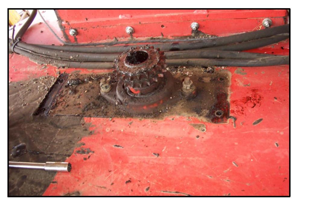 Chapter 6 Maintenance Instructions Table 6-12 Material Pump Replacement (continued) Step Action 5 Disassemble the connecting link and remove the drive chain.