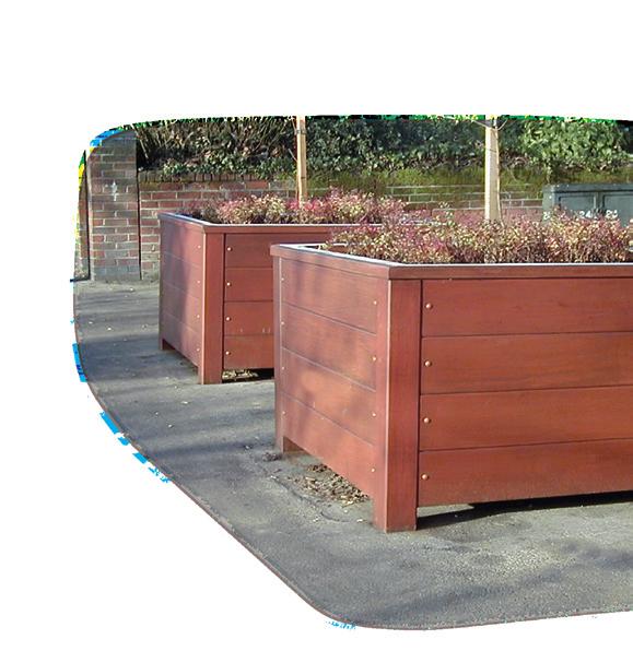 PLANTERS Beaufort Planters T38 Attractive heavy duty hardwood planter Fully lined with a free-draining woven textile Strong internal galvanised