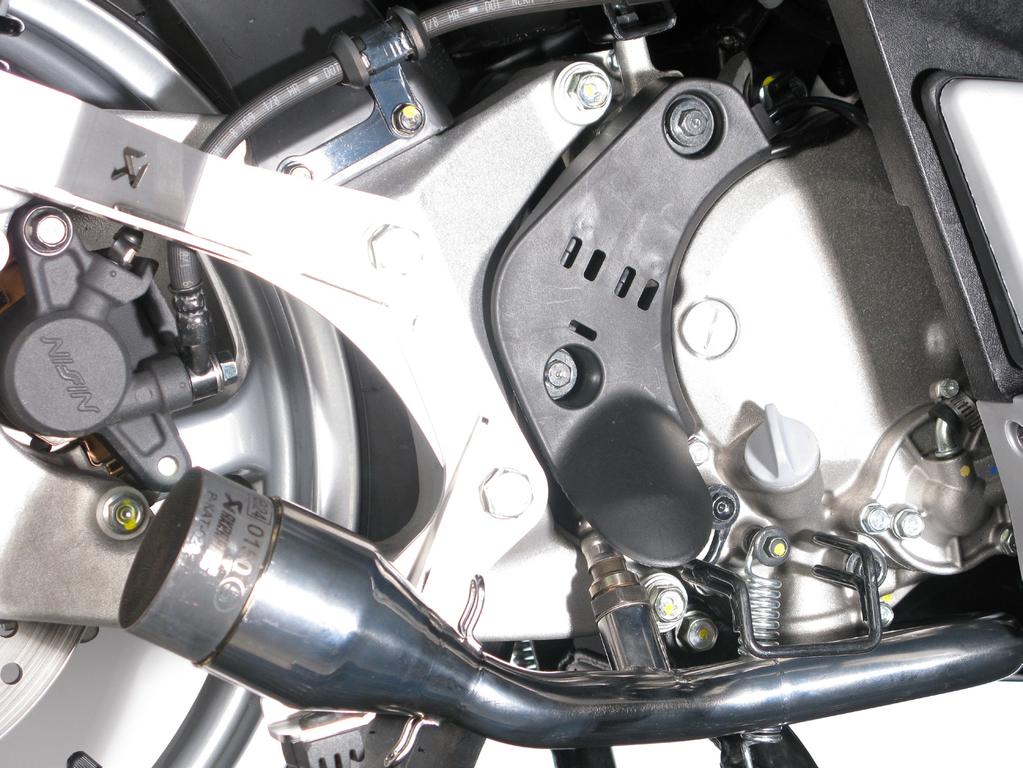 5. Attach the lambda sensor s cover and correctly insert the catalytic converter into the header (Figure 11).