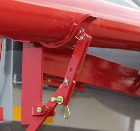Operation Filling Tank - Continued Clean lid seal and ensure lid seal is positioned correctly before closing tank lid. Reverse the auger to clean out the hopper. Unlock auger arm lock.