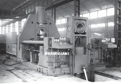 I 3-ROLL VARIABLE AXIS PLATE BENDING ROLLS PCO A passion for machines A family story made of passion and innovation. It was in 1927 when Ernesto Parmigiani started his activity.