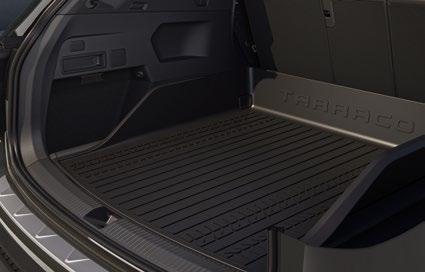 An extra touch of something great. Front and rear floor mats in sophisticated grey protect and highlight. 03 05 04 06 Natural wood.