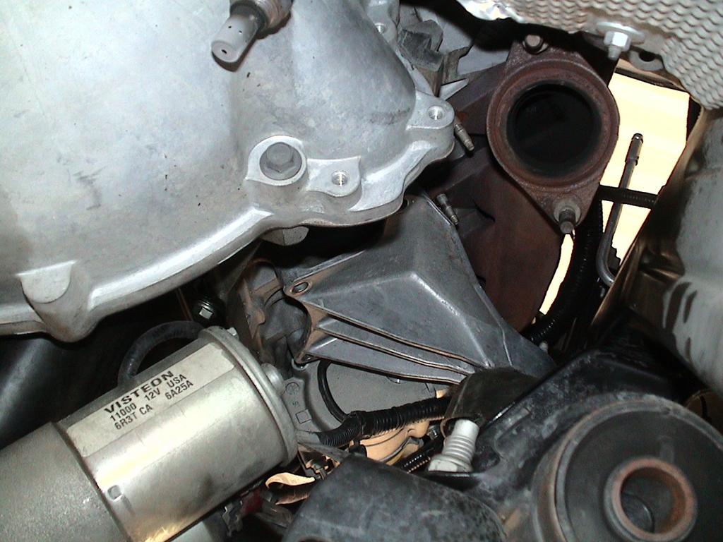 !!! DO NOT ATTEMPT TO LIFT ENGINE BY OIL PAN - OIL PAN WILL BREAK!