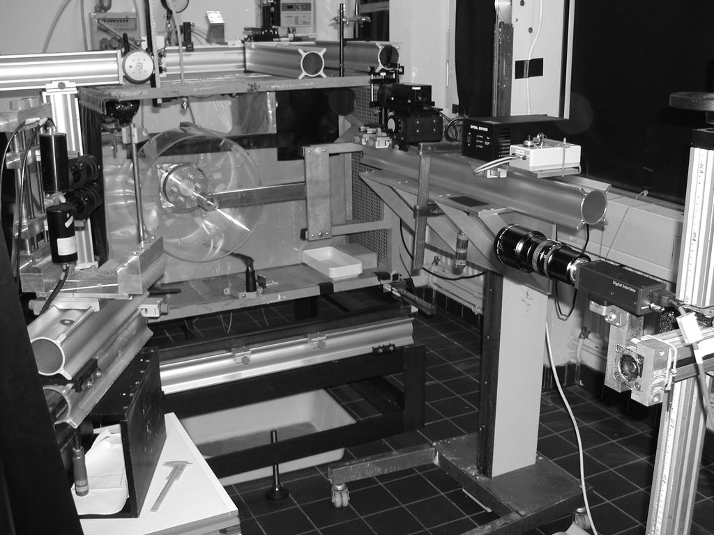 different process conditions (resting / moving), a laser light sheet modul (LLS, Nd:YAG Laser, cylindrical lenses, laser line generator lense and a mirror) was used in combination with a CCD-camera.