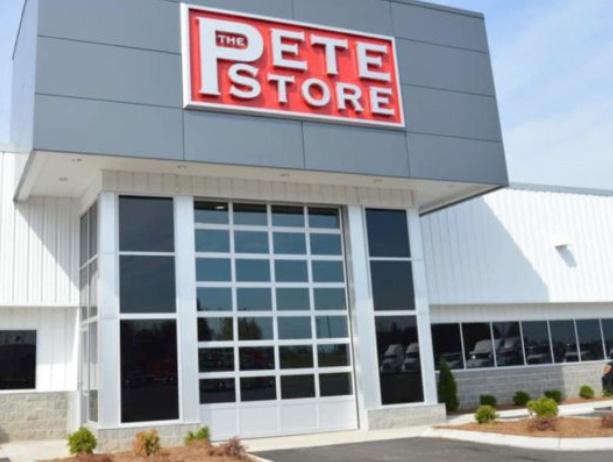Local Happenings PETERBILT 475 ACRE BUSINESS PARK MANUFACTURING EDUCATION "In November, Gregg Arscott s company opened a new $13 million, nearly 50,000-square-foot full-service dealership on 17.