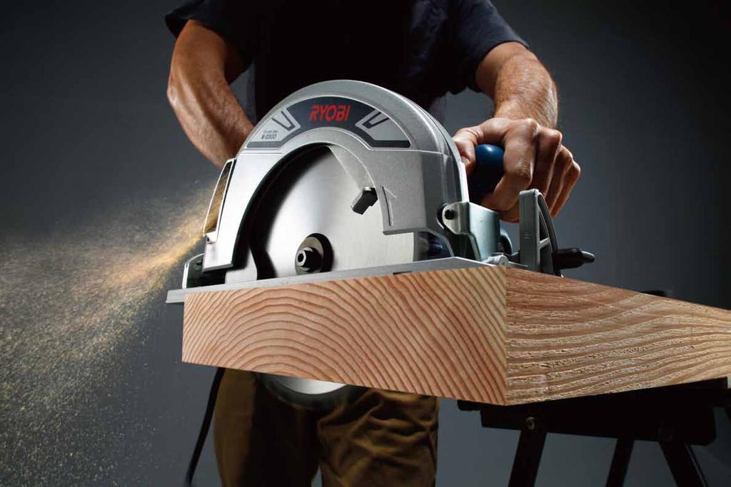 3 kg Rotation 4,700 min -1 290 x 226 x 242 mm 3.3 kg Powerful 165 mm blade circular saw for professional usage. Special feature for accurate cutting. - Both side bevel adjust bracket.