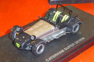 Resin, 1:43 Kyosho presented this Caterham cycle fender 1:18