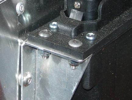 10 Fit the relays to the bracket and secure any loose wiring with cable ties and saddle clamps. (Fig8.