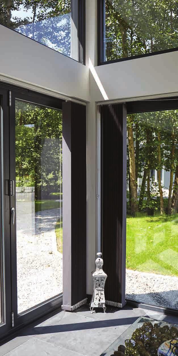 DELUXE BI-FOLD DOORS 550 Performance, Reliability and Great Design Created by the market leader in aluminium and folding door suppliers the LUXE 550 Bi-Folding Door offers