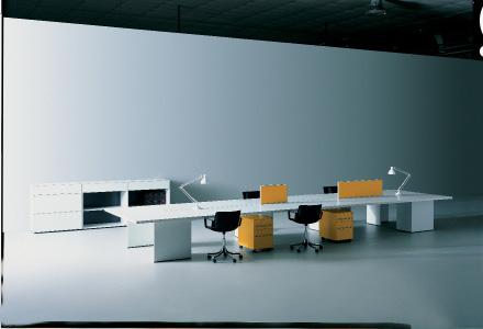 INTRO DESIGNER When the system was first presented at the 14th Triennial Exhibition in Milan in 1968, it heralded a revolution in the design of office furniture.