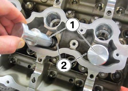 5. Install the fuel injector sealing plugs (1) into the