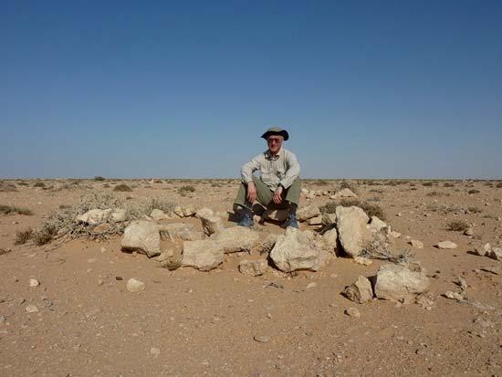 Peter Cox at a gunpit on the Sidi Rezegh airfield. 28 30 November 9 Platoon (and the other 3 Company platoons) remained with their infantry battalions, although some were subjected to counter attacks.