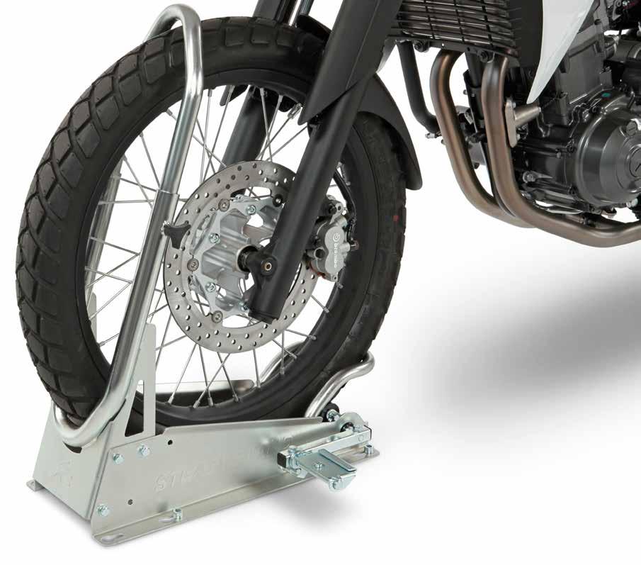 The SteadyStand Cross has a clever clamping device which will prevent your dirtbike from moving or leaning over. By using the foot pedal, your front wheel can be anchored to the stand.