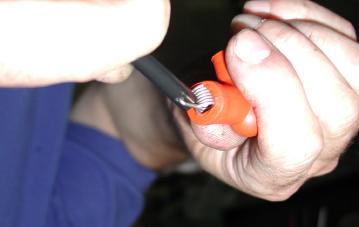 3.8.9 INSERT THE SPARK PLUG CAP ON THE SPRING (SEE FIG. 30).