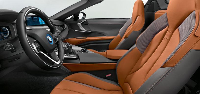 This is what the future of athletic mobility looks like. The BMW i interior design Halo 1 defines luxury in a sustainable way. The full leather trim combines high quality with a natural aesthetic.