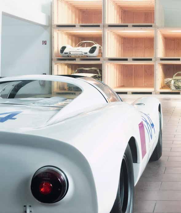 Its sparring partner is a Porsche 910 mid-engine