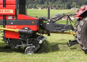 PICK-UP VICON 7 Powerfull Pickup with V-shaped tine arrangement for a uniform delivery towards chopping rotor Large PU 2.3 with augers for optimal guidance of grass to rotor.