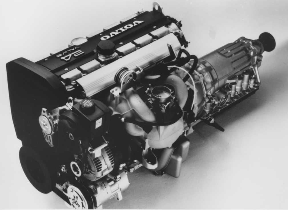 B6304F Engine Aluminum Alloy I n-line 6 Cylinder 3