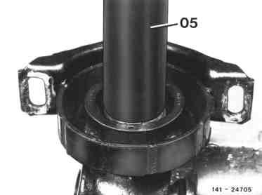 pulling arms 129 589 00 34 00 141-22994 Installation note Press rubber mount on fork-type joint by means of pressing-on sleeve (05) 201 589 07 15 00 or