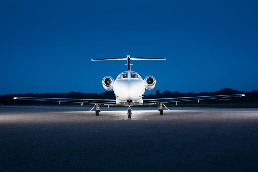 SOLJETS: YOUR TRUSTED PARTNER EXPERIENCE, KNOWLEDGE, PASSION Whether you have a precise requirement for a specific aircraft, or a vague concept and understanding of your needs, the SOLJETS