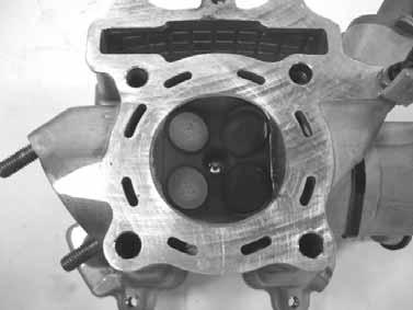 6. CYLINDER HEAD/VALVES INSPECTION Remove carbon deposits from the exhaust port and combustion chamber. Be careful not to damage the cylinder head mating surface.
