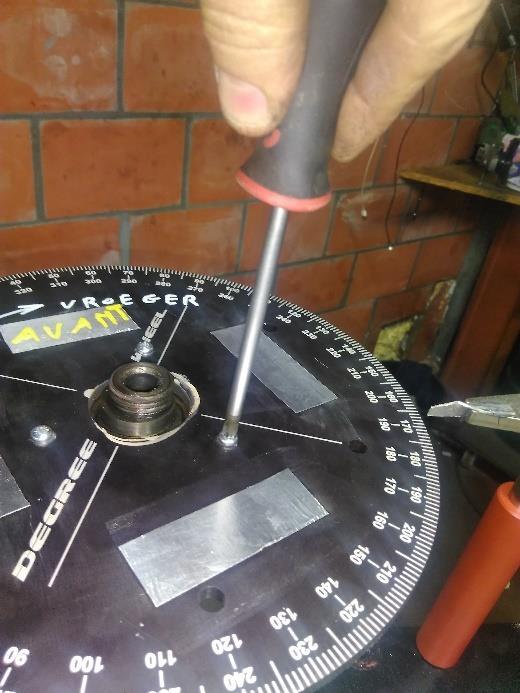 bottom of the clamp and refasten when the degree wheel is at 0.