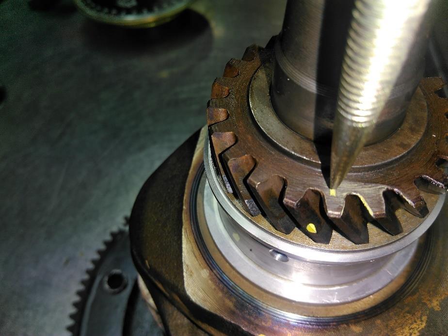 The tool is designed to demount the crankshaft bearings