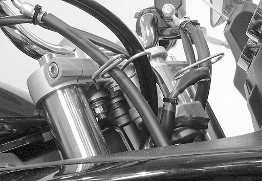 6B-9 Steering / Handlebar: Handlebars Tighten the handlebar holder set nuts to the specified torque.