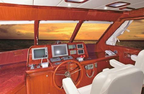 The 660's extended Flybridge holds an air-conditioned Skylounge that offers a cool respite from the hottest of weather and